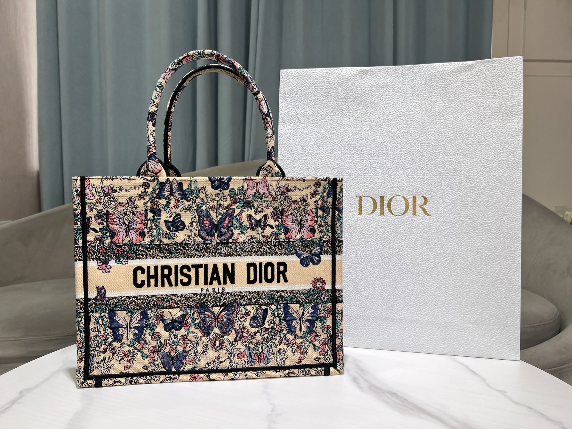 TOP Christian Dior  Book Tote Bag - 2 Sizes - Pink and Beige