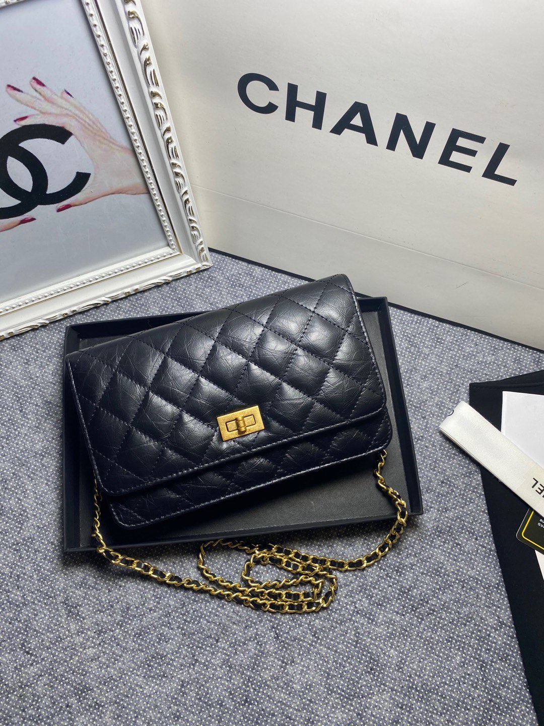 TOP CHANEL WOC Cowhide Bag 19cm - Black