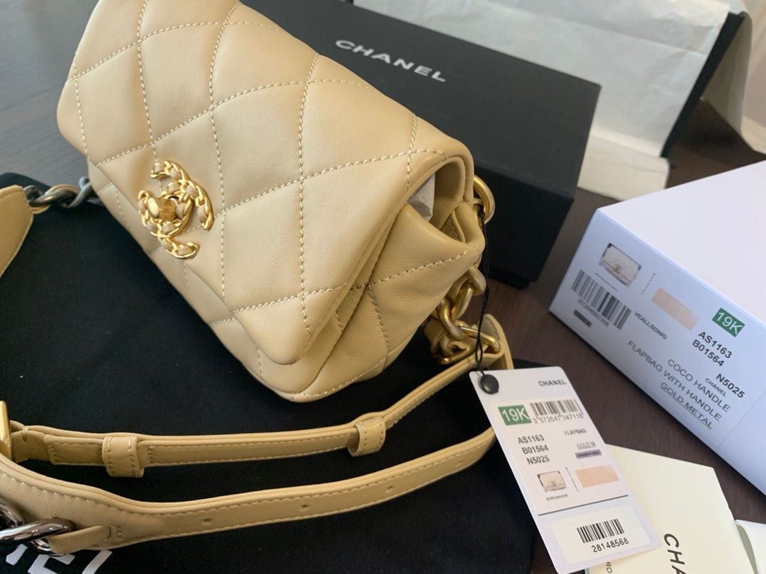 TOP CHANEL 19 Bag Belt 26CM - Beige