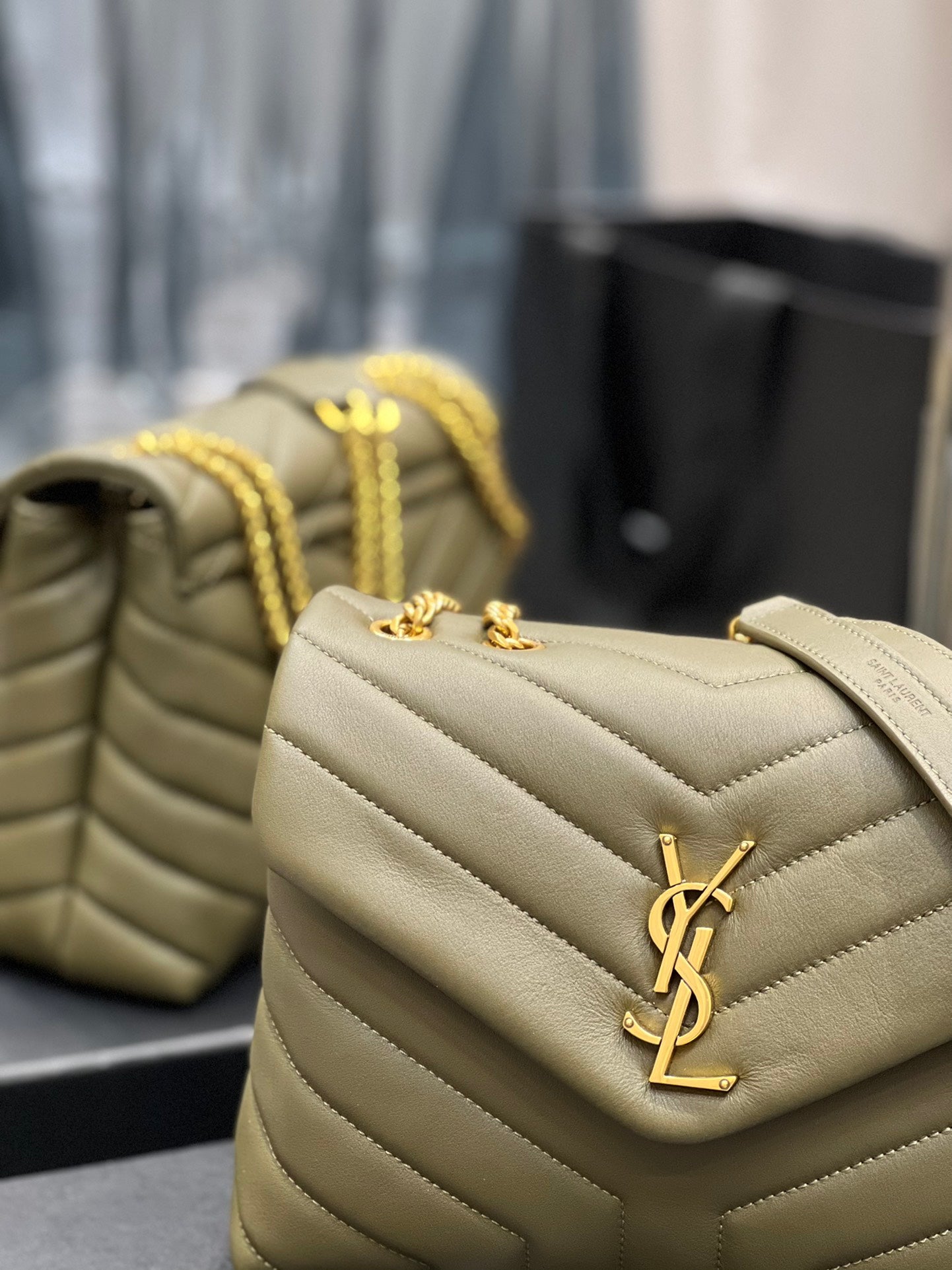 TOP Yves Saint Laurent YSL LouLou Small Bag 20cm - Dark Green