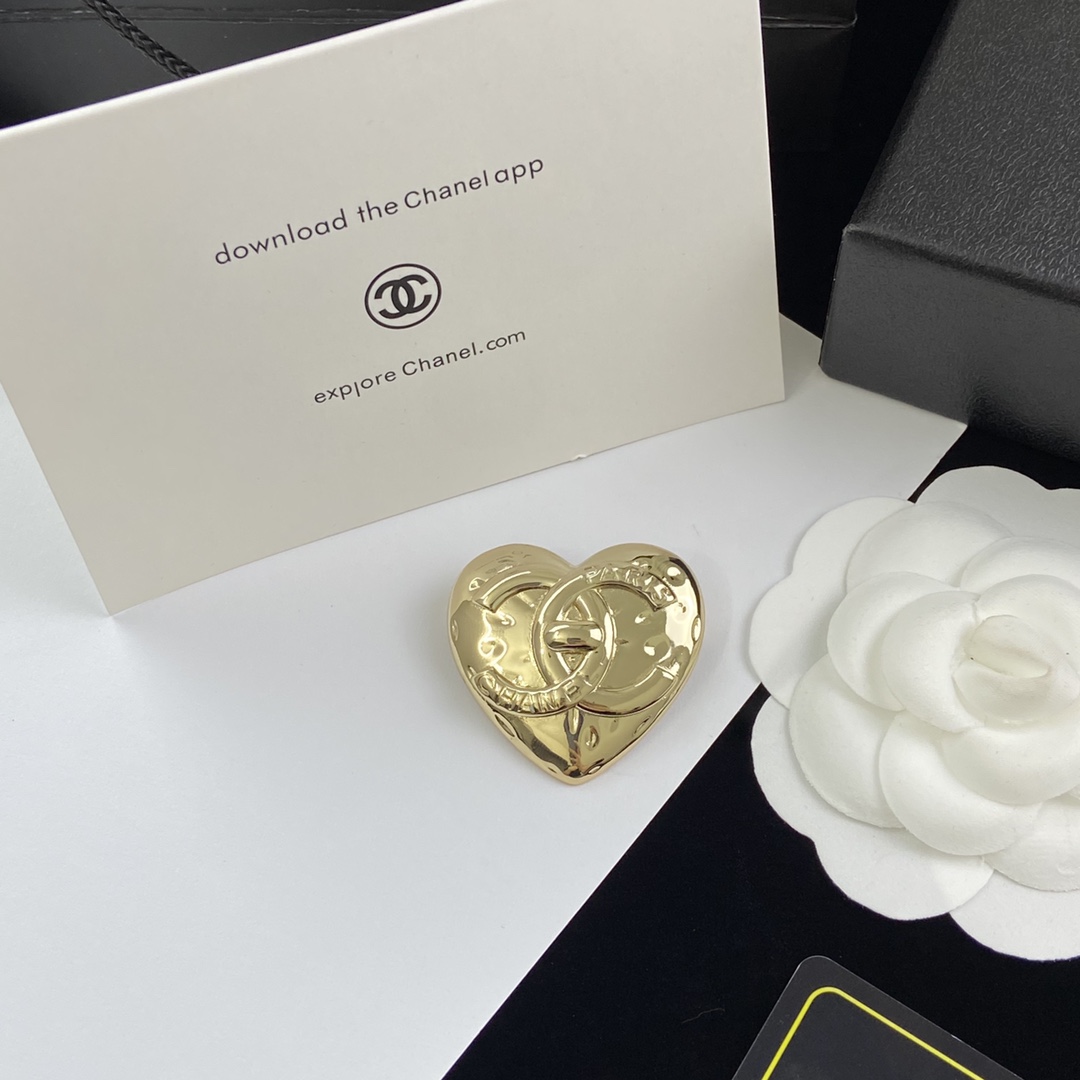 TOP CHANEL Brooch Collections