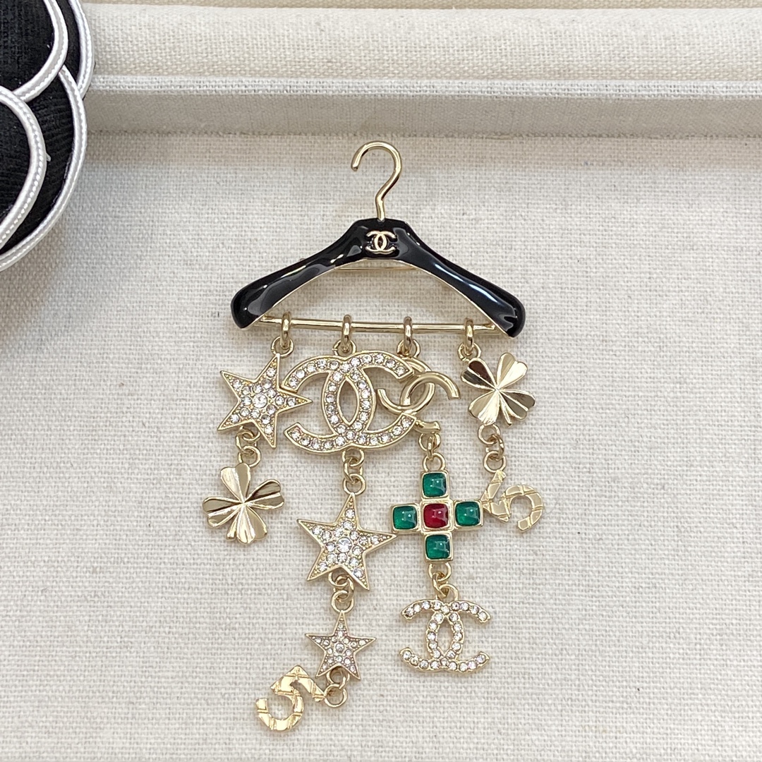 TOP CHANEL Brooch - Gold