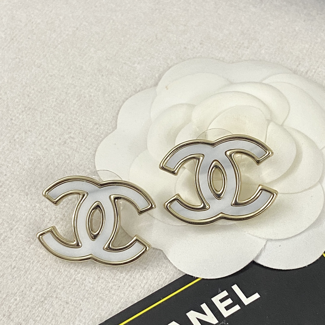 TOP CHANEL Dounble C Earrings