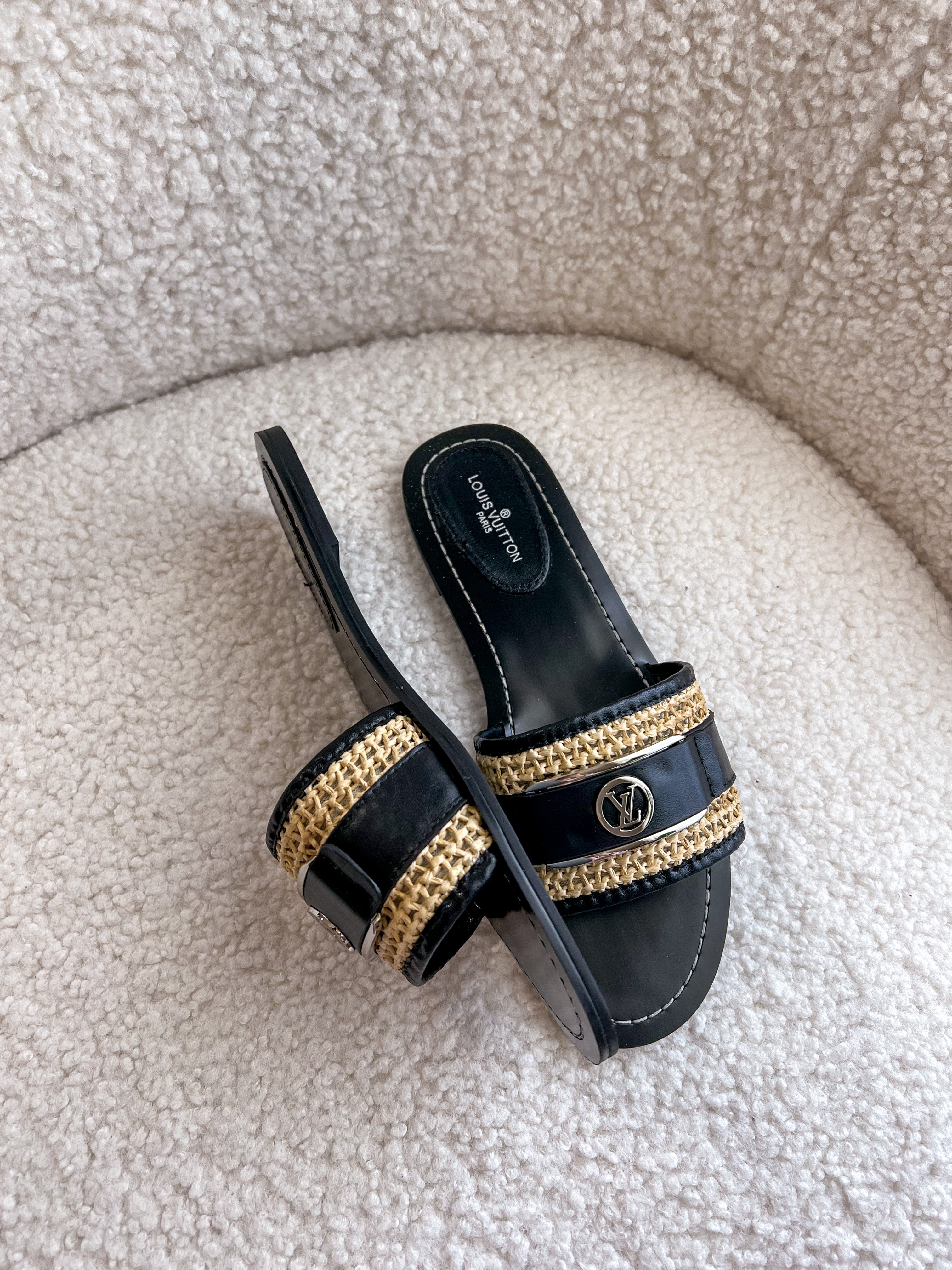 TOP Louis Vuitton LV L*V Lock It Raffia Mule - Black