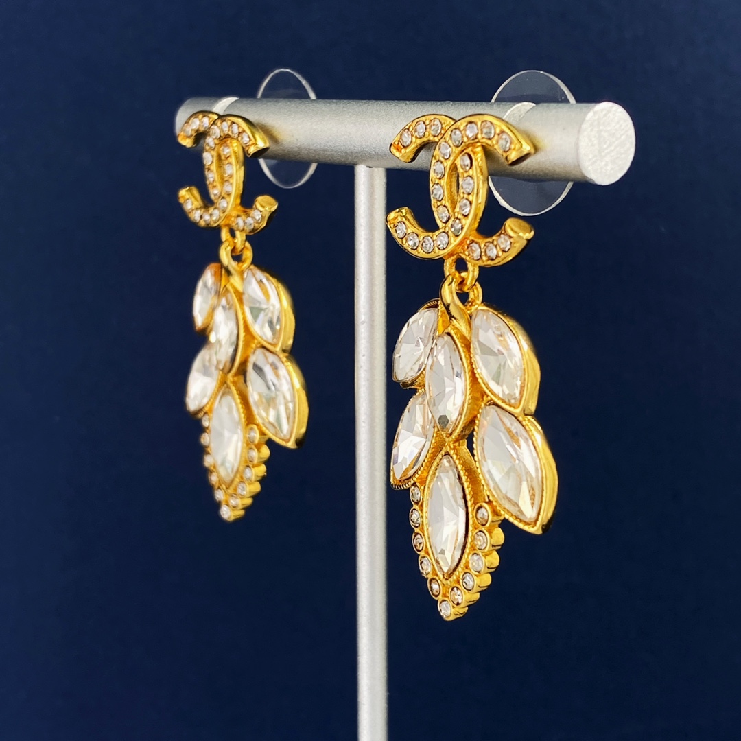 TOP CHANEL Double C Wheat Ear White Diamond Tassel Earrings - Gold