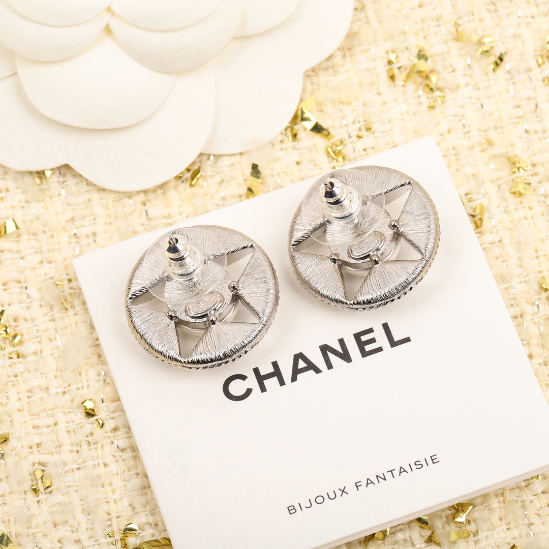 TOP CHANEL Star CC Earrings