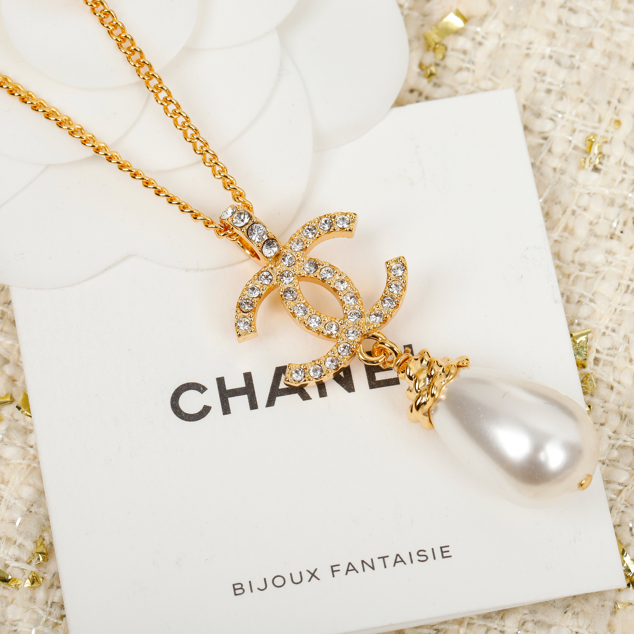 TOP CHANEL Pearl Necklace - Gold