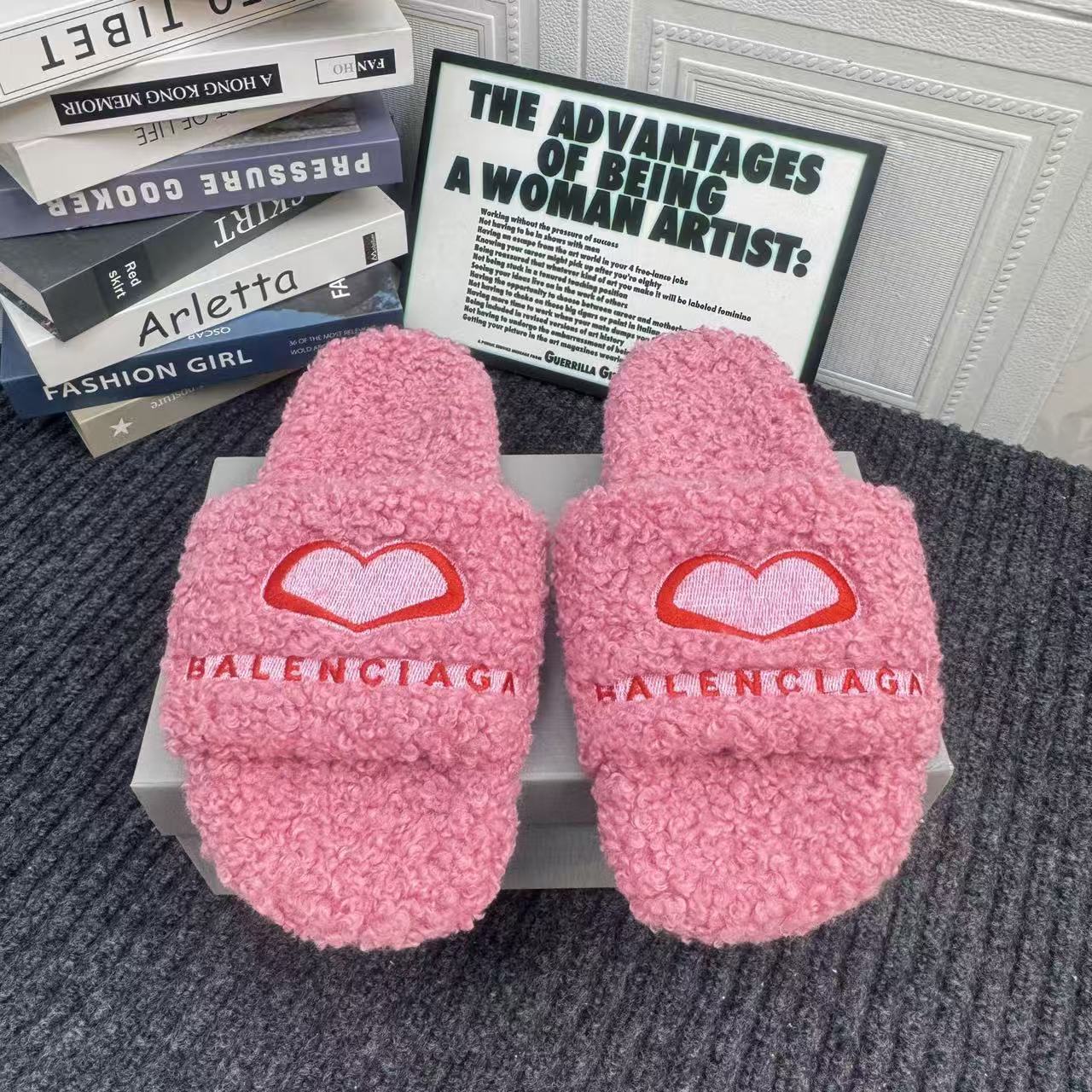 Balenciaga Fluffy Slippers(Replica)