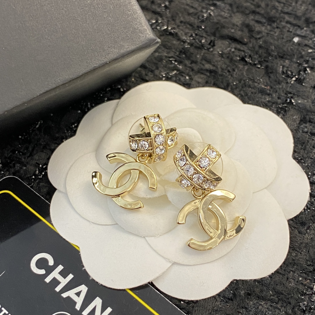 TOP CHANEL Double C Cross Earrings