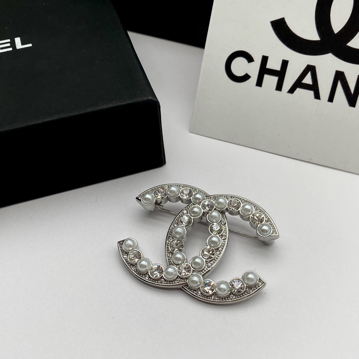 TOP CHANEL Brooch Collections