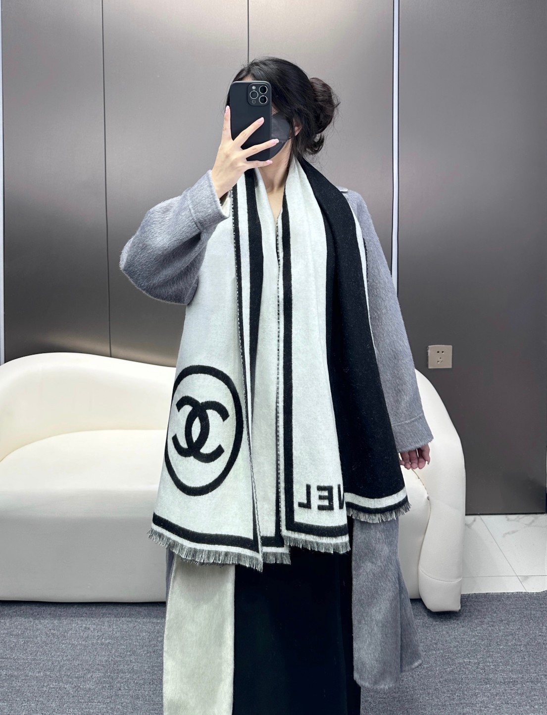 TOP CHANEL Black and White Symmetrical Double-sided Scarf 65x195cm - Black and White