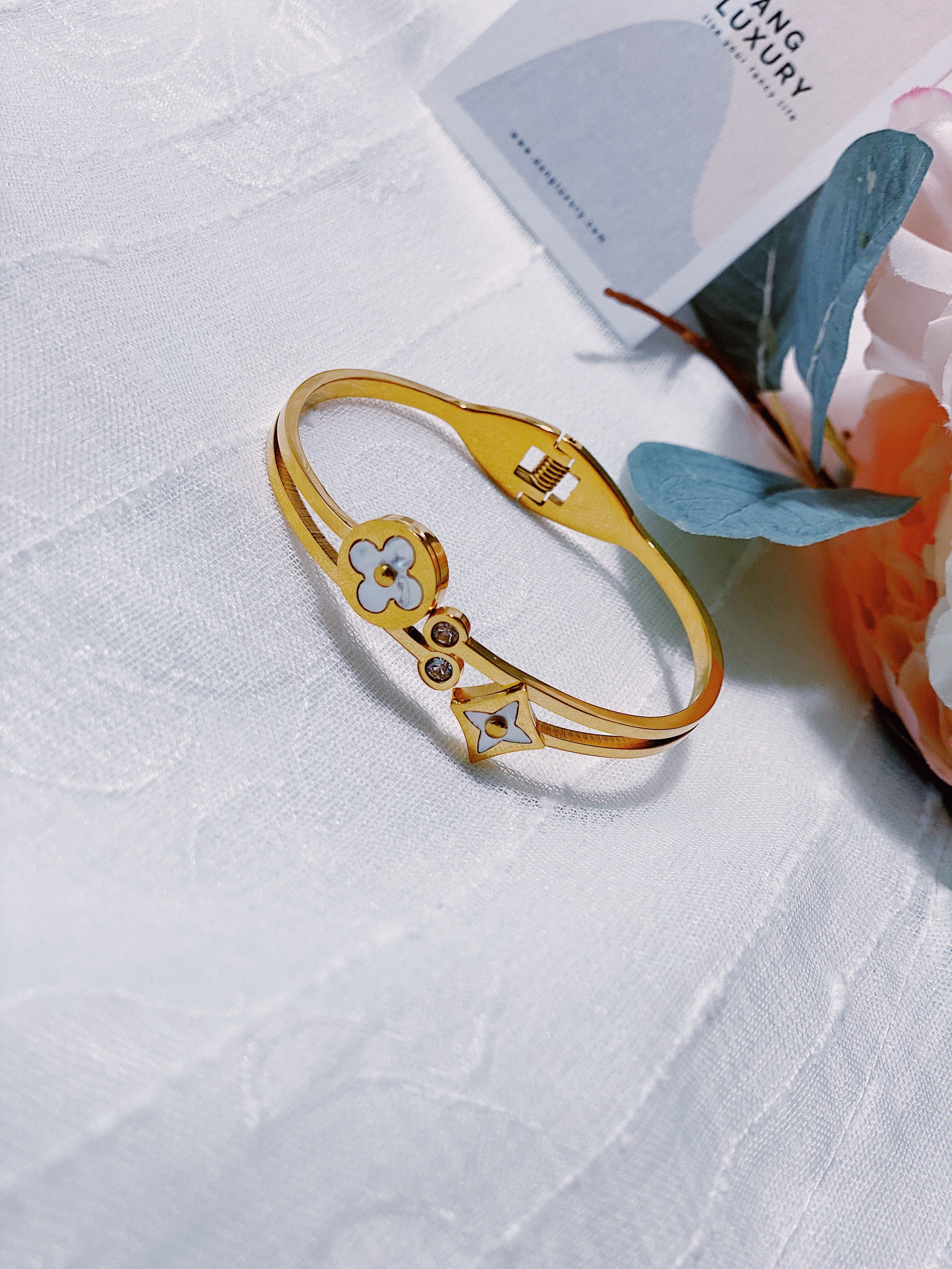 TOP Louis Vuitton LV Flores Open Bangle Bracelet