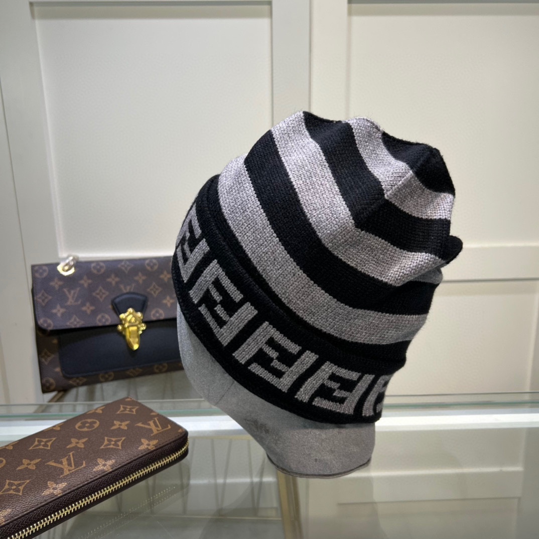 TOP FENDI FF Knitted Beanie Hat - 4 Color