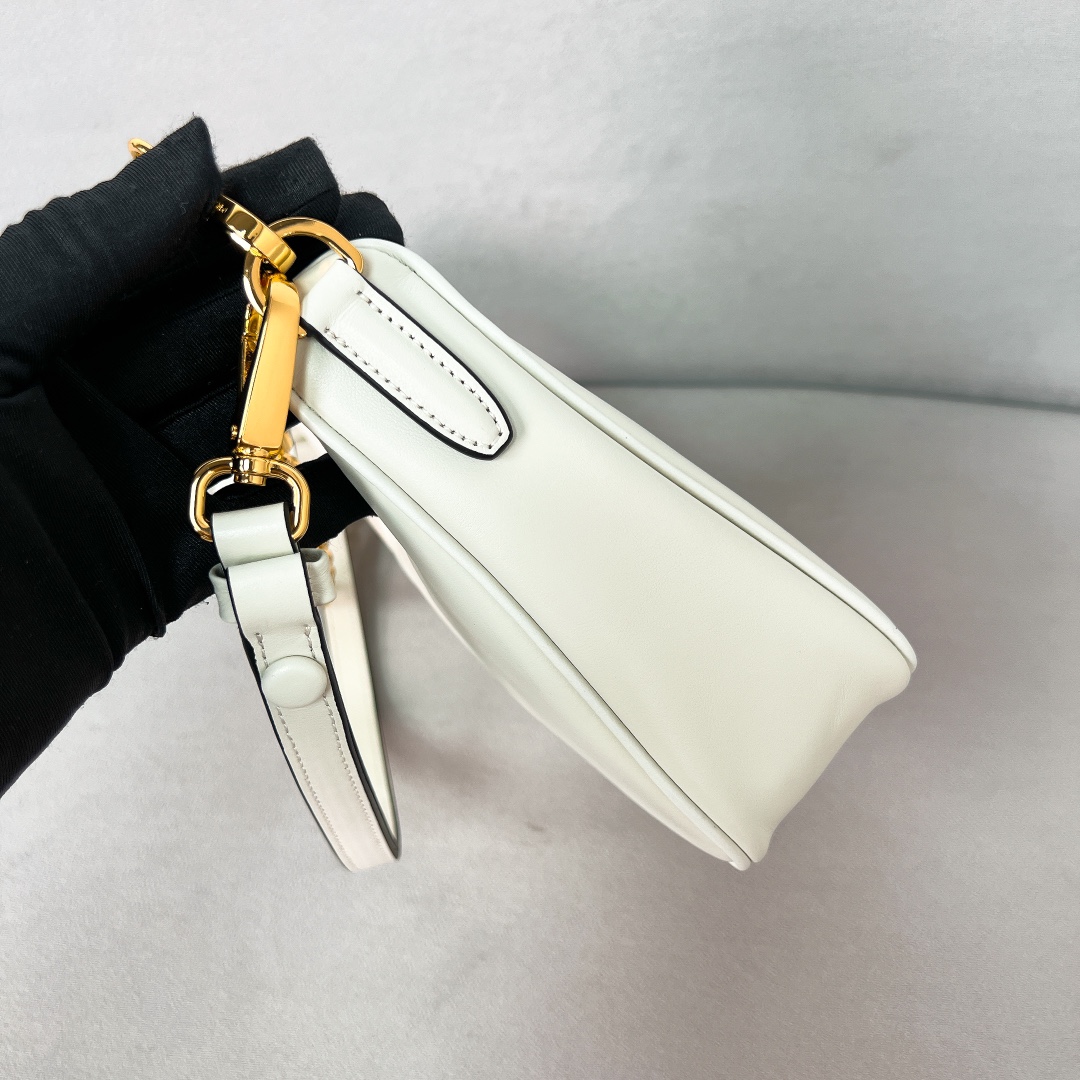 TOP PRADA Re-Edition 2005 Hobo Bag Cowhide 23x17x6.5cm - 2 Color