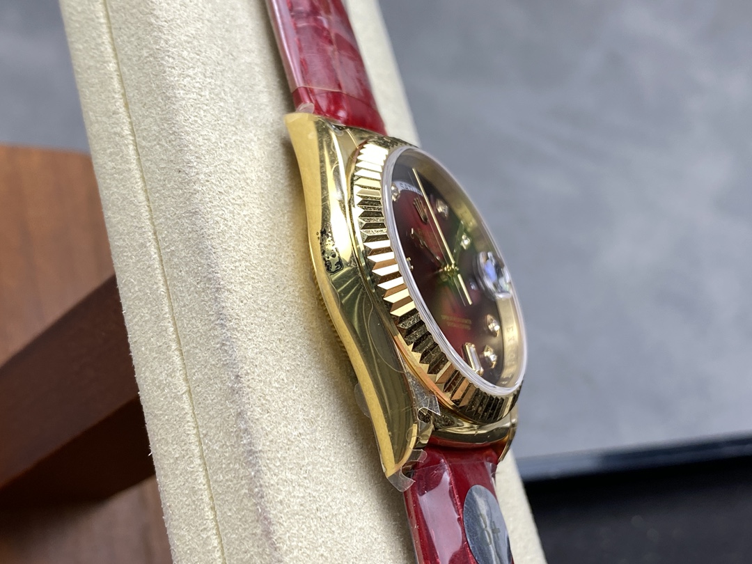 TOP ROLEX  Day-Date Yellow Gold Bezel Watch 36mm - Red