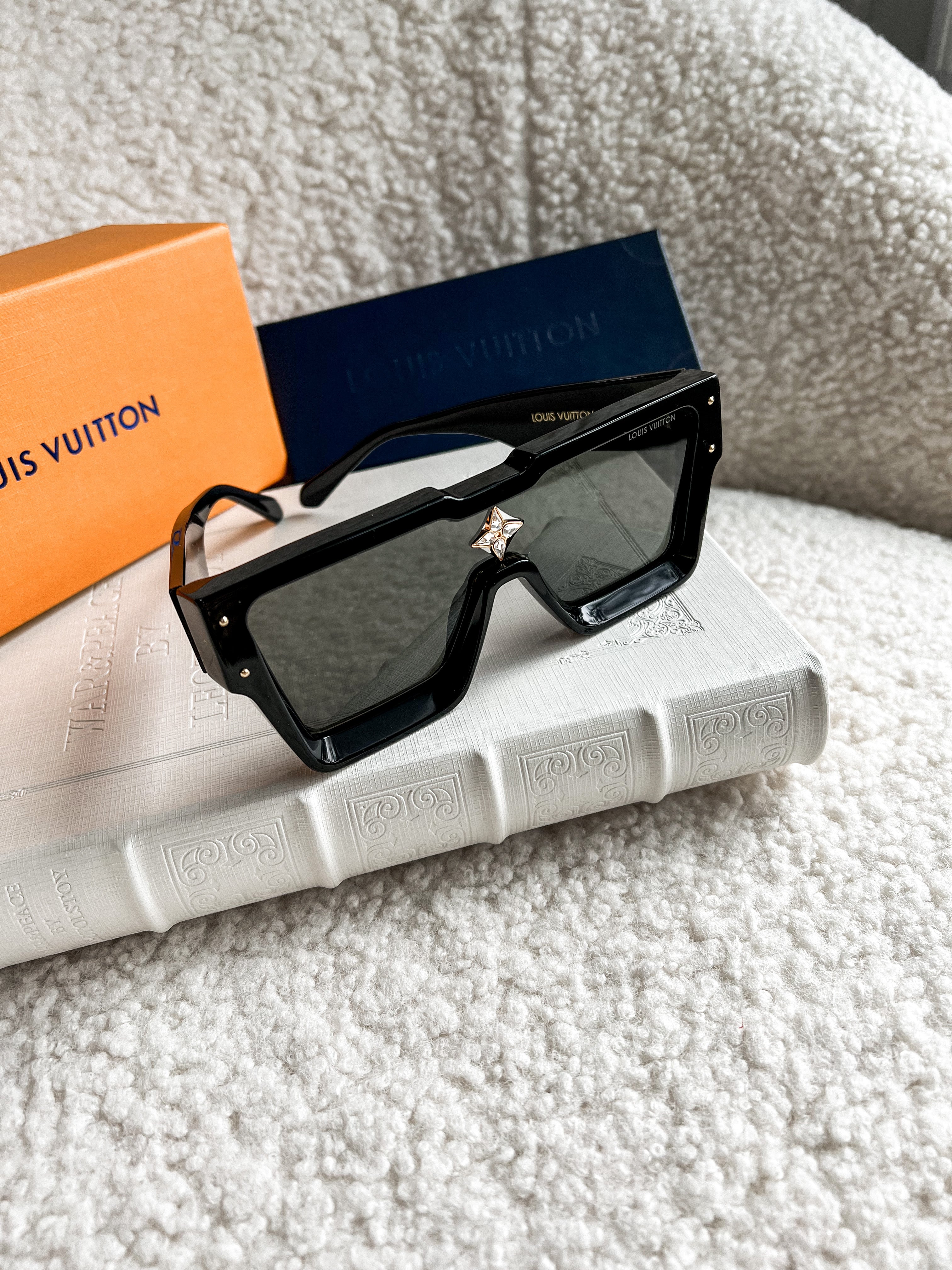 TOP Louis Vuitton LV L*V Cyclone Sunglasses -  Black