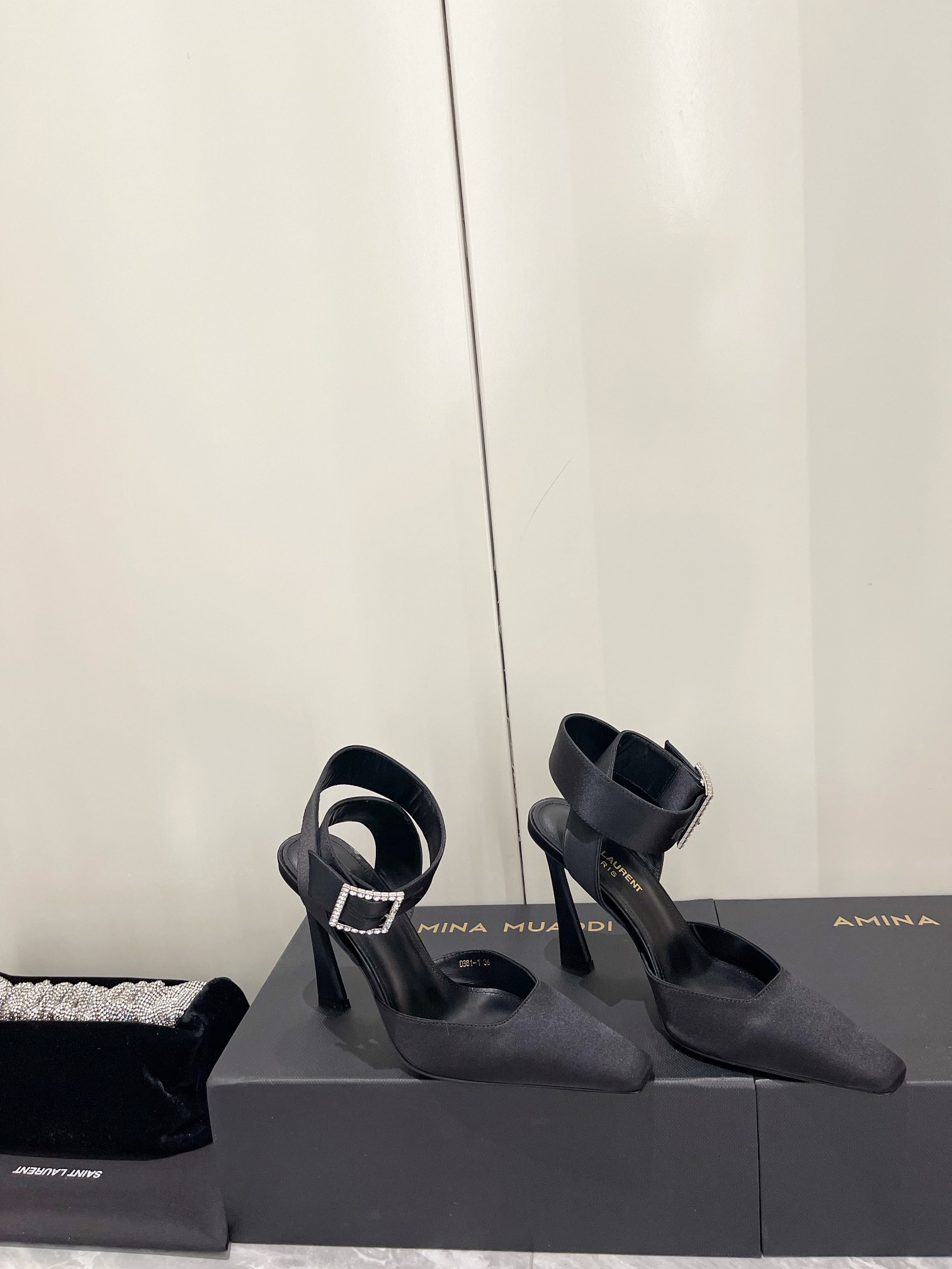 TOP Yves Saint Laurent YSL SAINT LAUREN 23 High Heels - Black