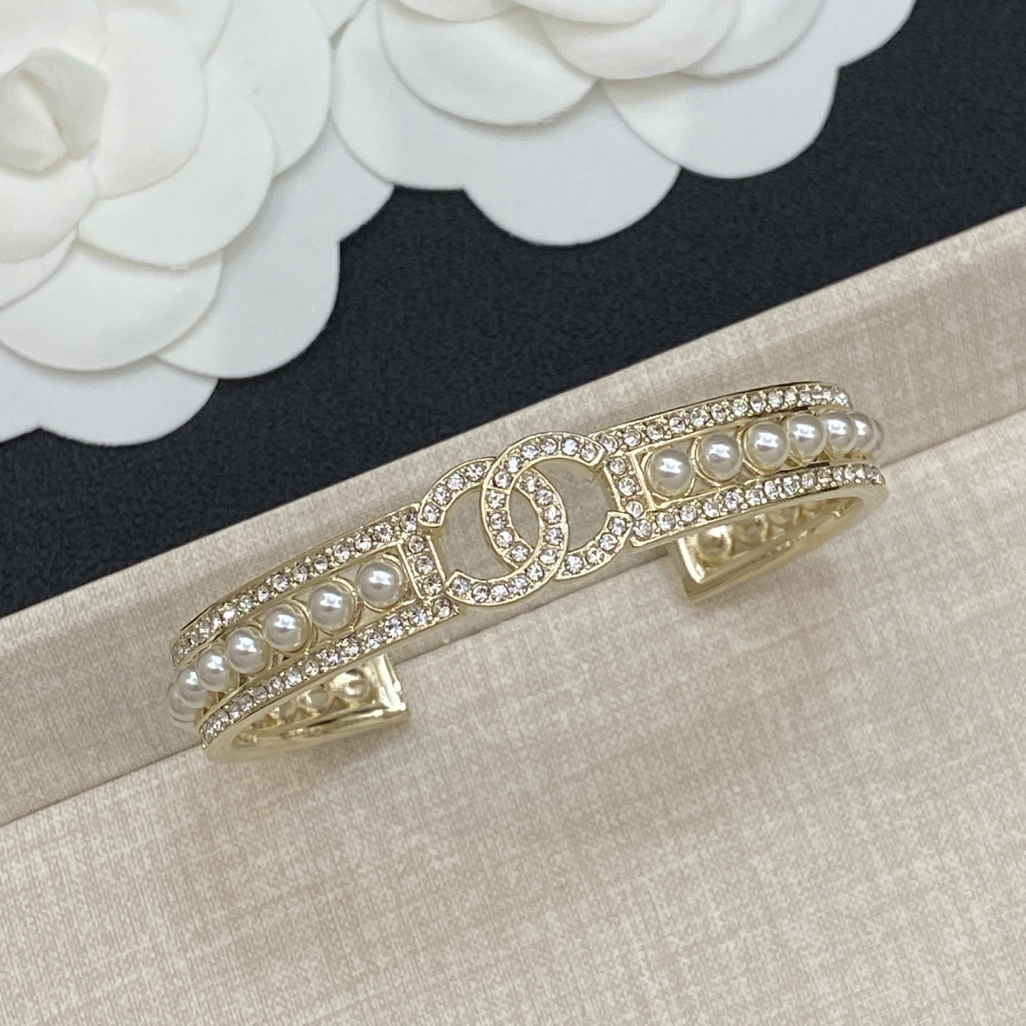 TOP CHANEL Bracelet - Gold