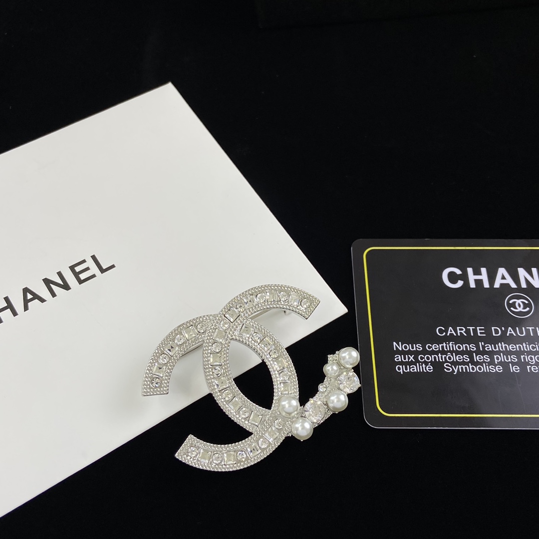 TOP CHANEL Brooch Collections