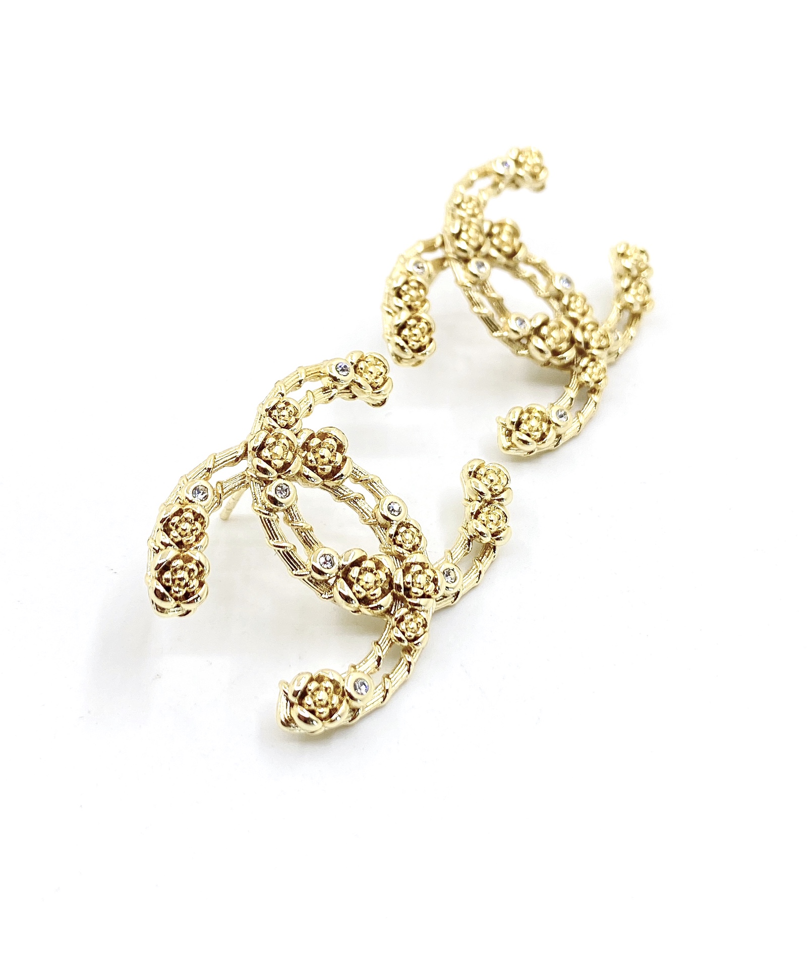 TOP CHANEL Hollow Rose Double C Earrings - Gold