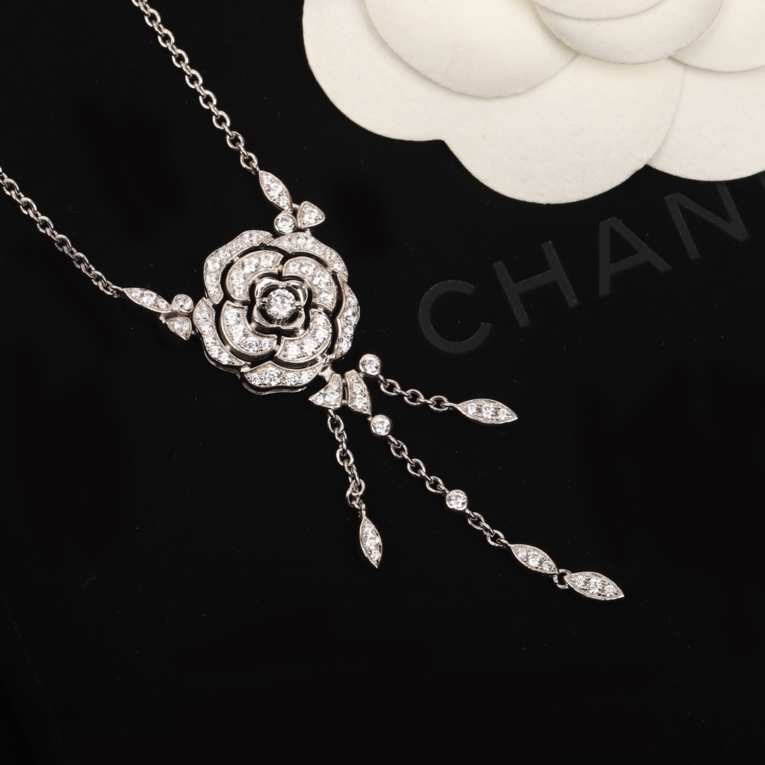 TOP CHANEL Camellia Necklace