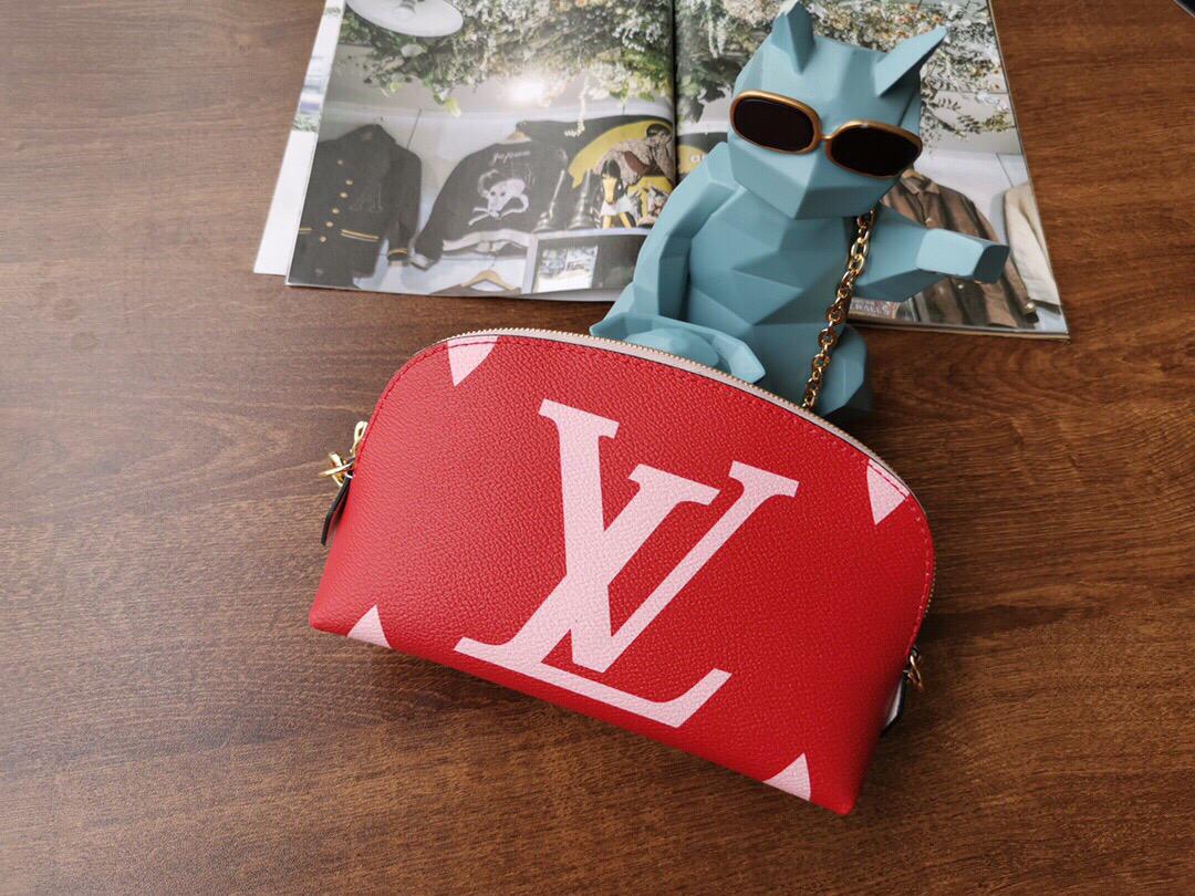 TOP Louis Vuitton LV Cosmetic Pouch PM Monogram Giant  19 x 12 x 6 cm- Red