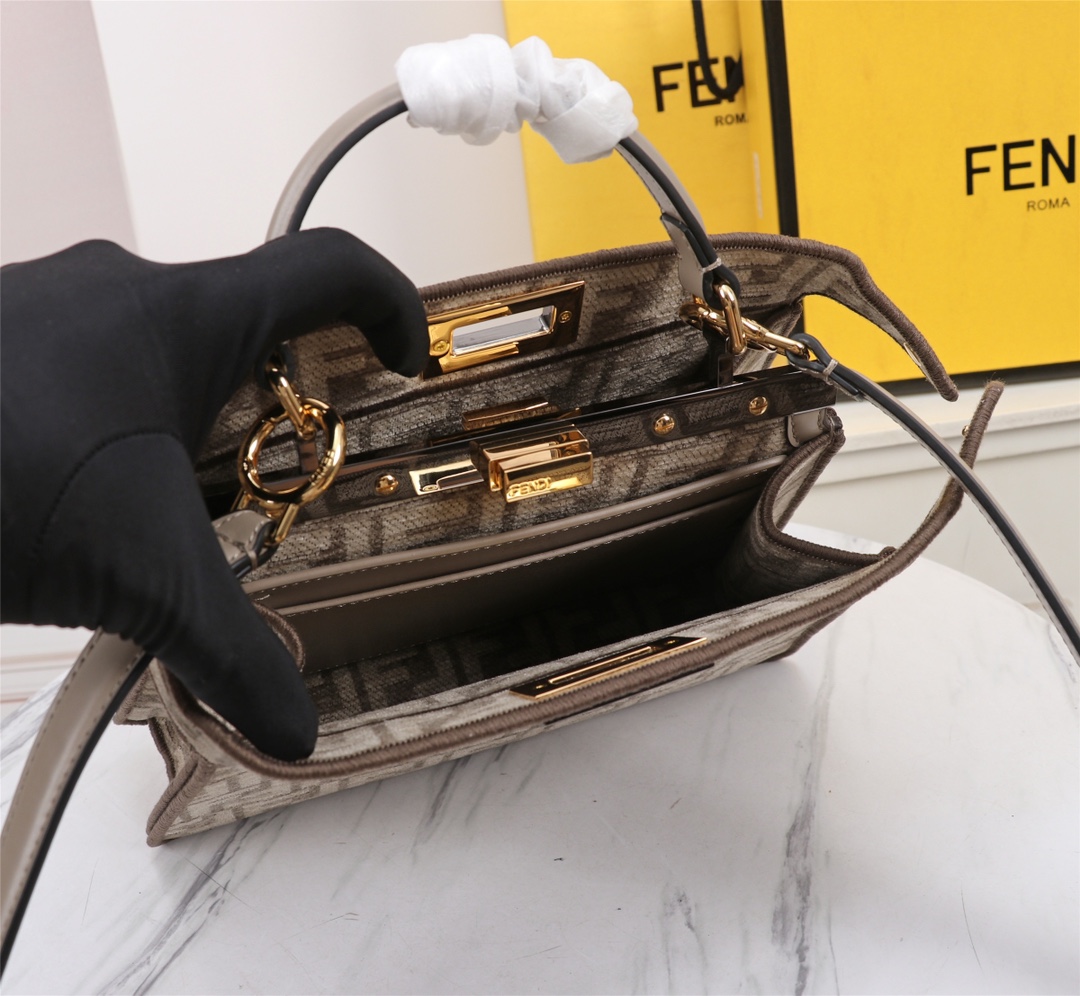 TOP FENDI Peekaboo ISeeU Small Handbag