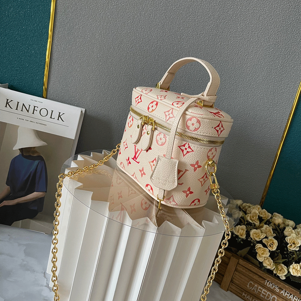 Louis Vuitton LV Cosmetic Bag （Replica）