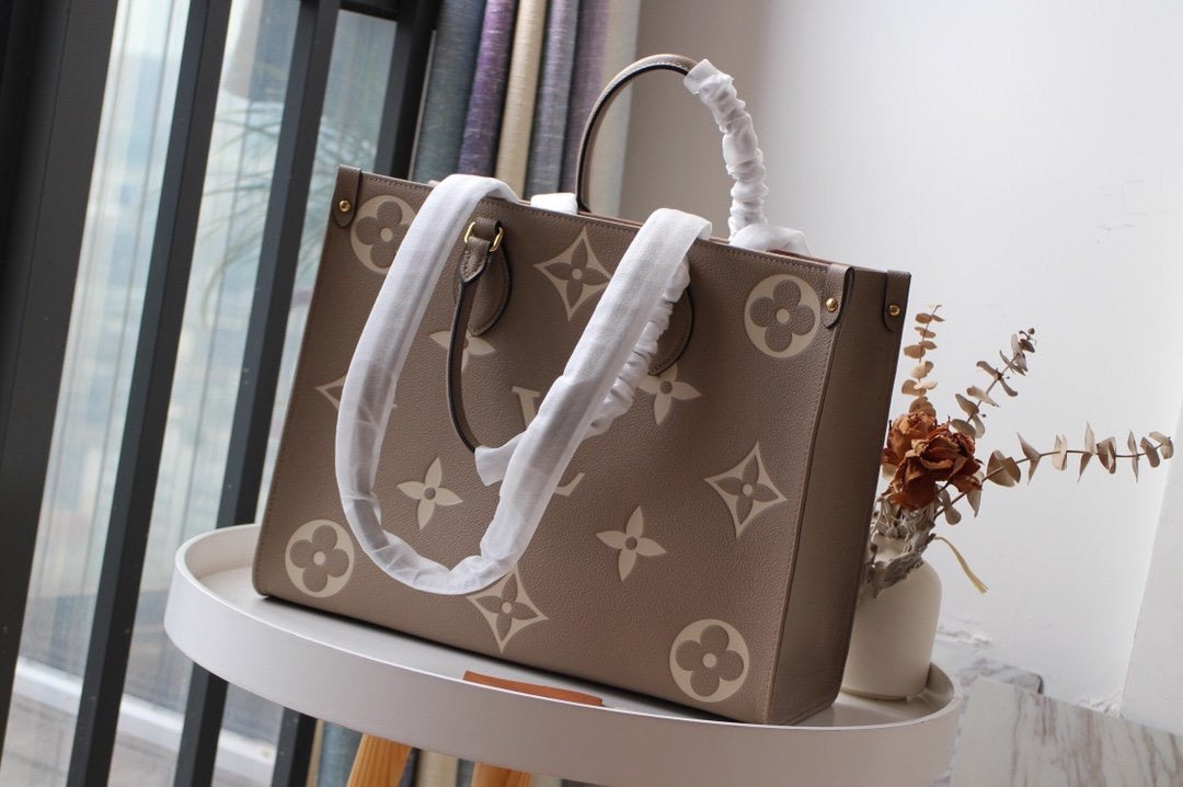 TOP Louis Vuitton LV On The Go Empreinte MM  35x27x14cm - Turtle Dove