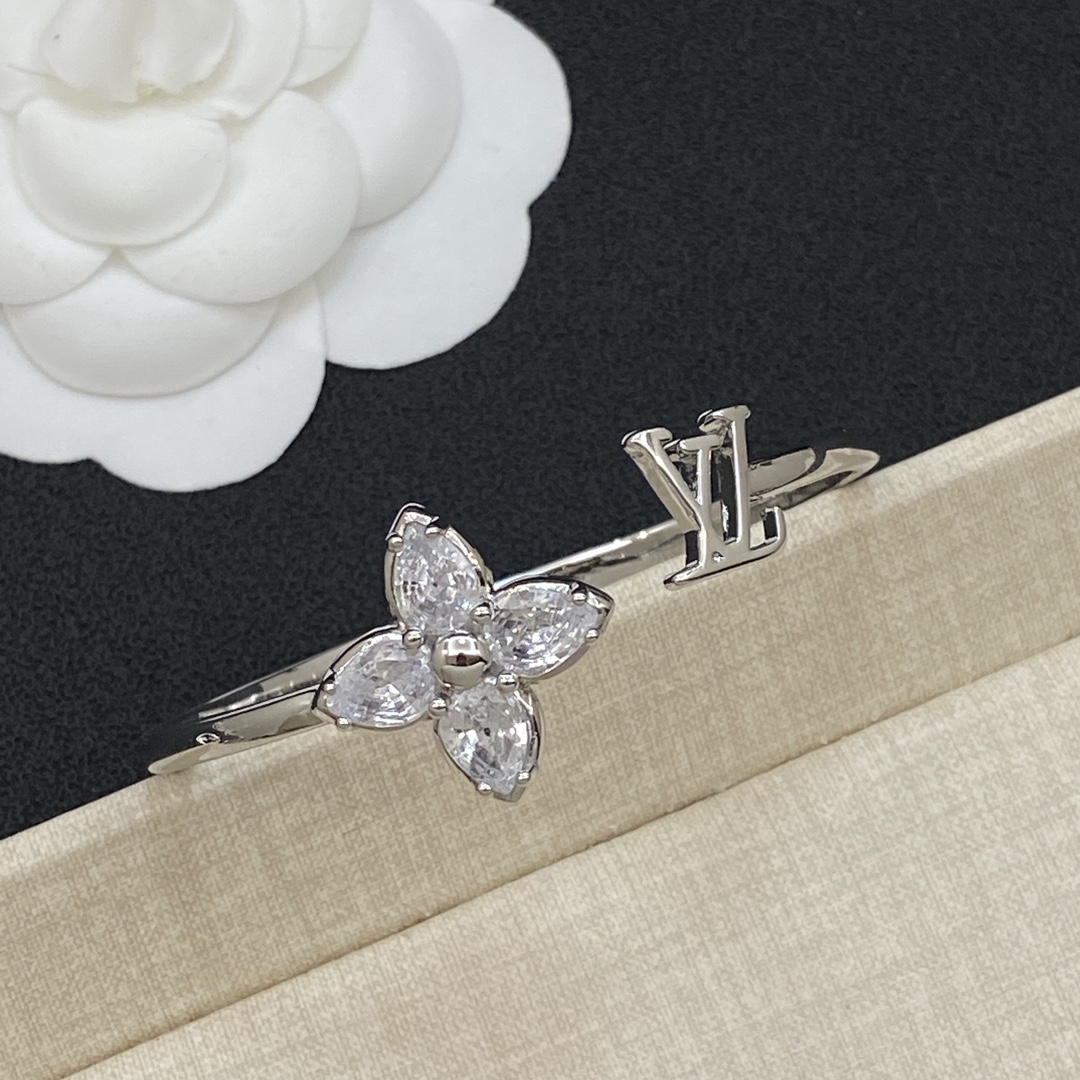 TOP Louis Vuitton LV Bracelet - 2 Colour