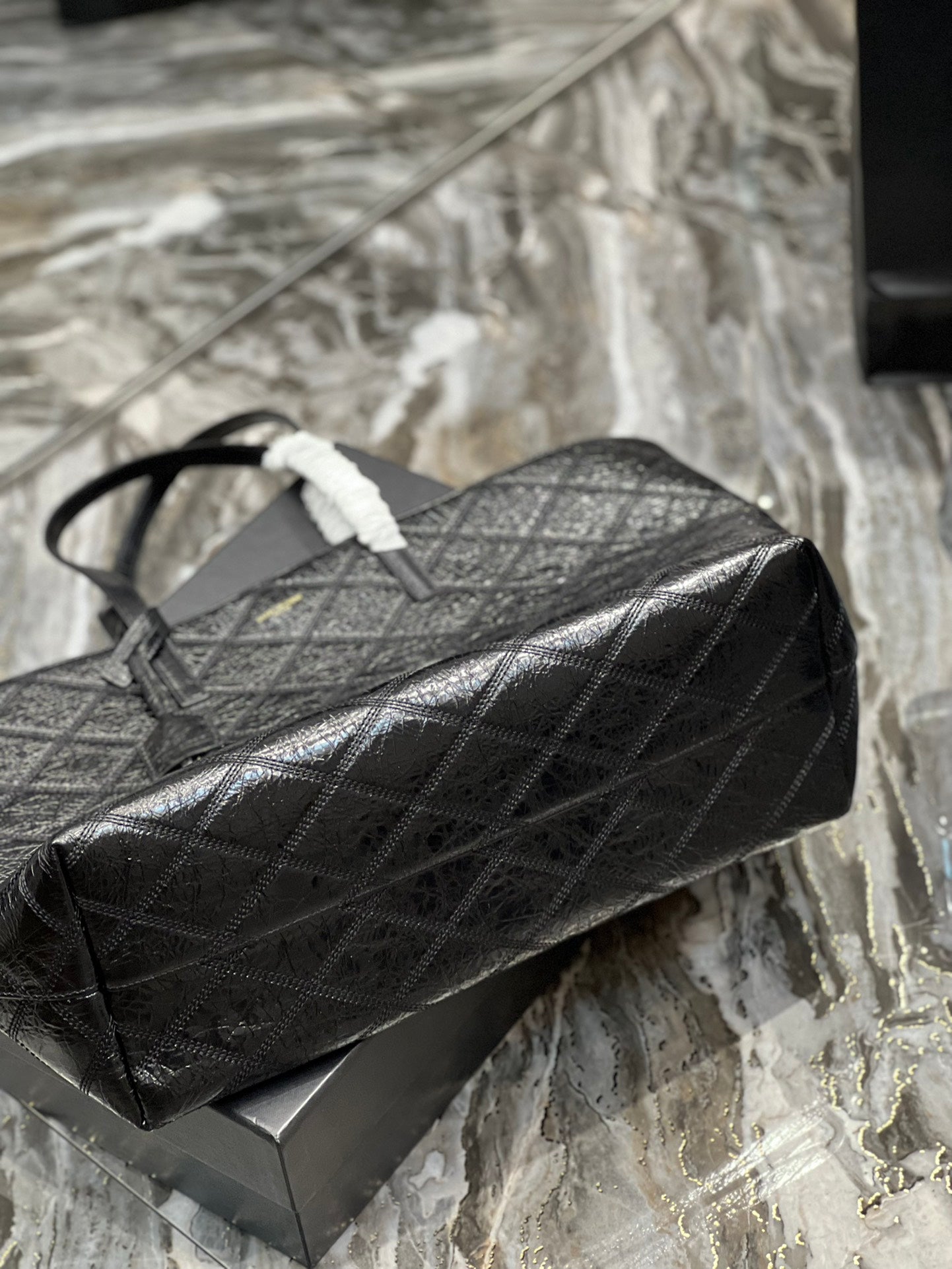 TOP Yves Saint Laurent YSL East-West Quilt Shopping Tote Bag - Black