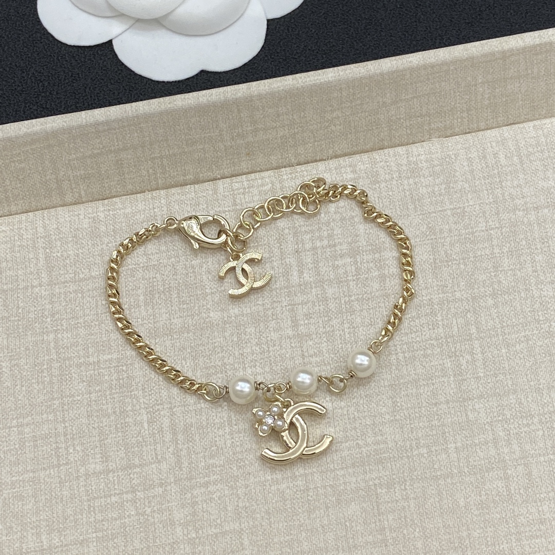 TOP CHANEL CC Bracelet - Gold