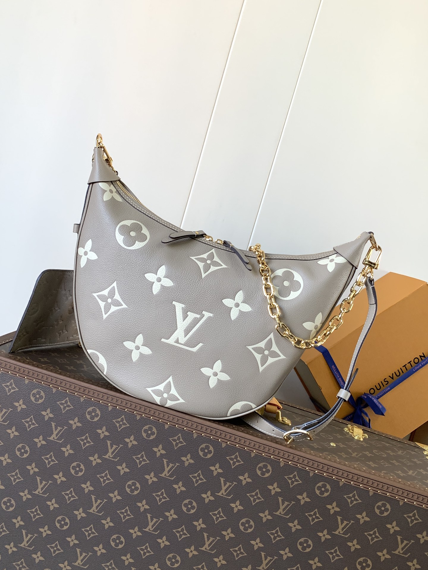 TOP Louis Vuitton LV Loop Hobo Bag Monogram Empreinte Calfskin 38x26x10cm- Gray