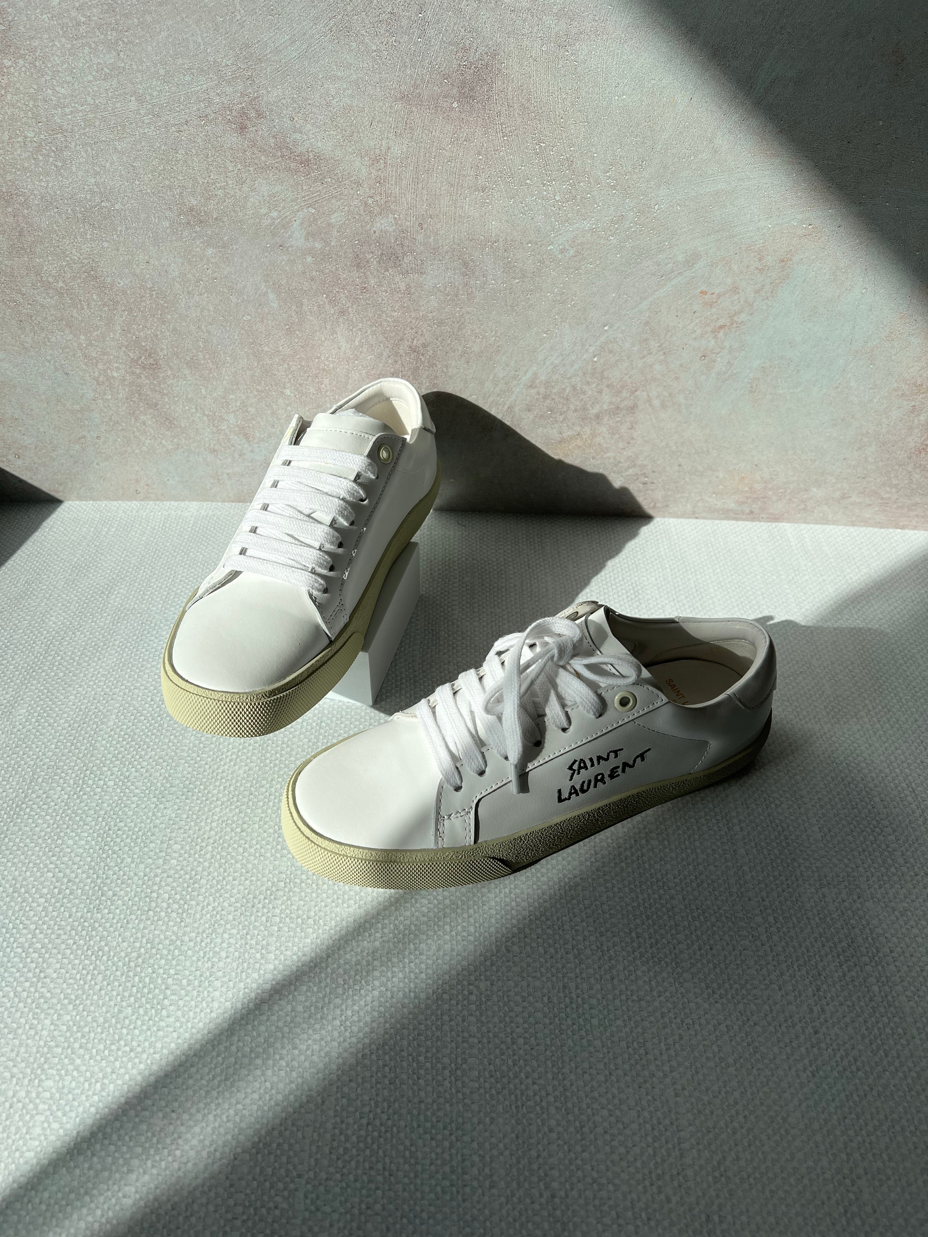 TOP Yves Saint Laurent YSL Leather Sneakers - White