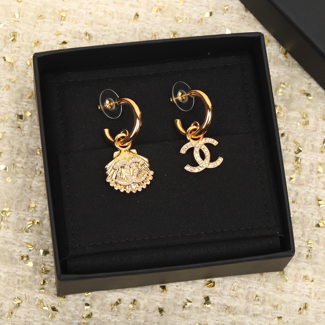TOP CHANEL CC Sea Shell  Earrings - Gold