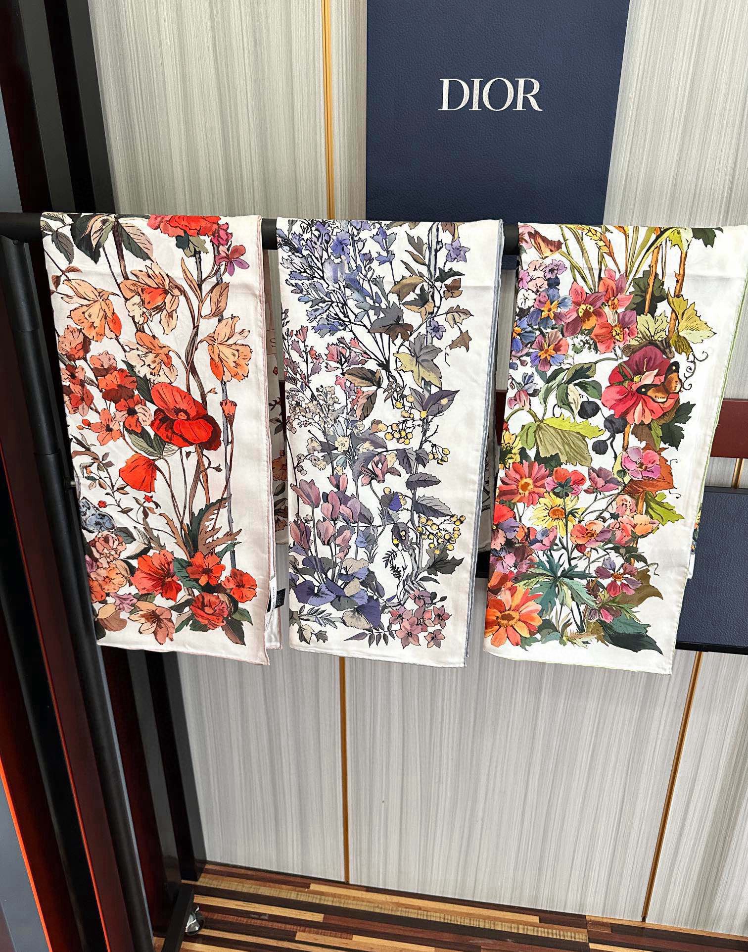 TOP Christian Dior Silk Scarf 90x90 cm - 3 Colors