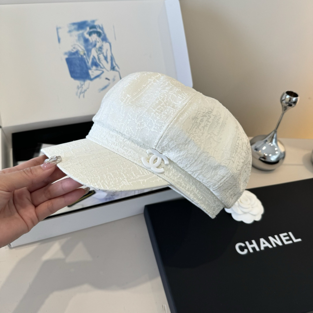 TOP CHANEL Beret Hat - White