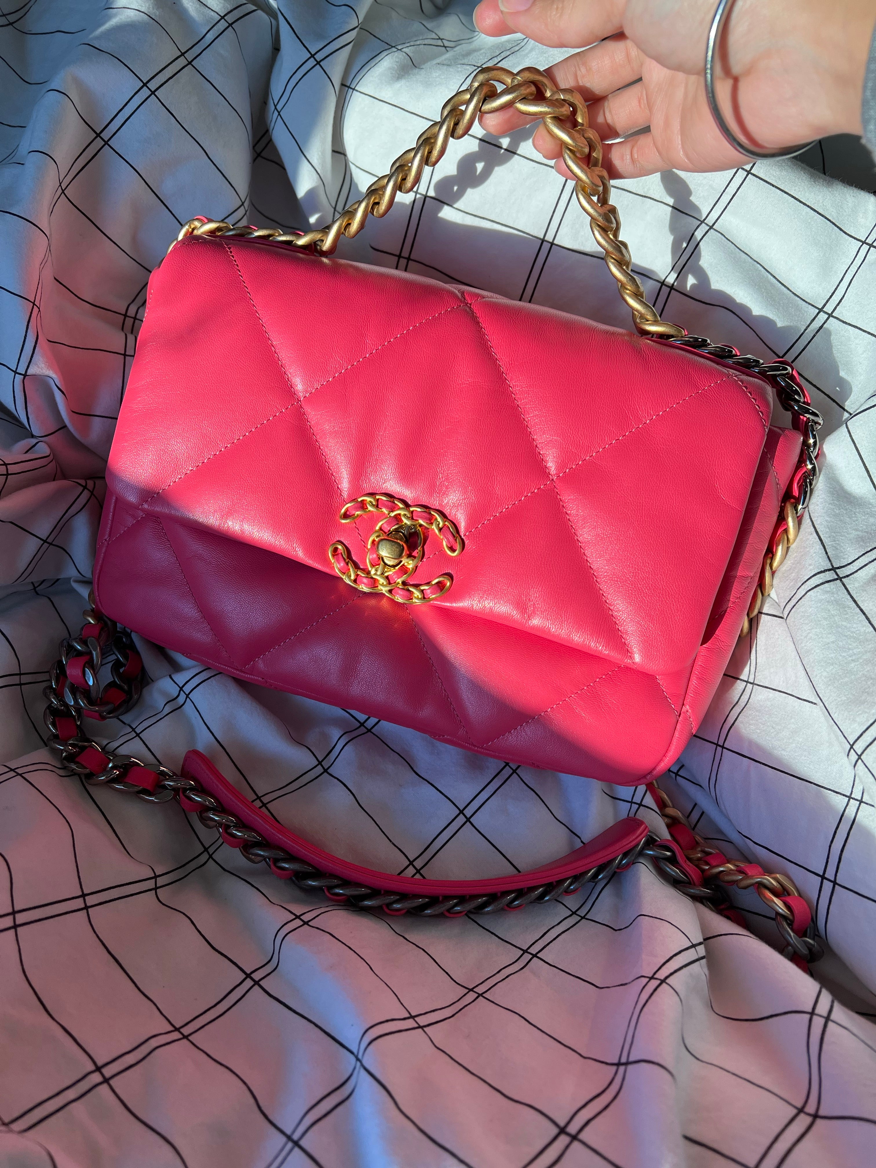 TOP CHANEL19 Bag Small 26cm - Hot Pink