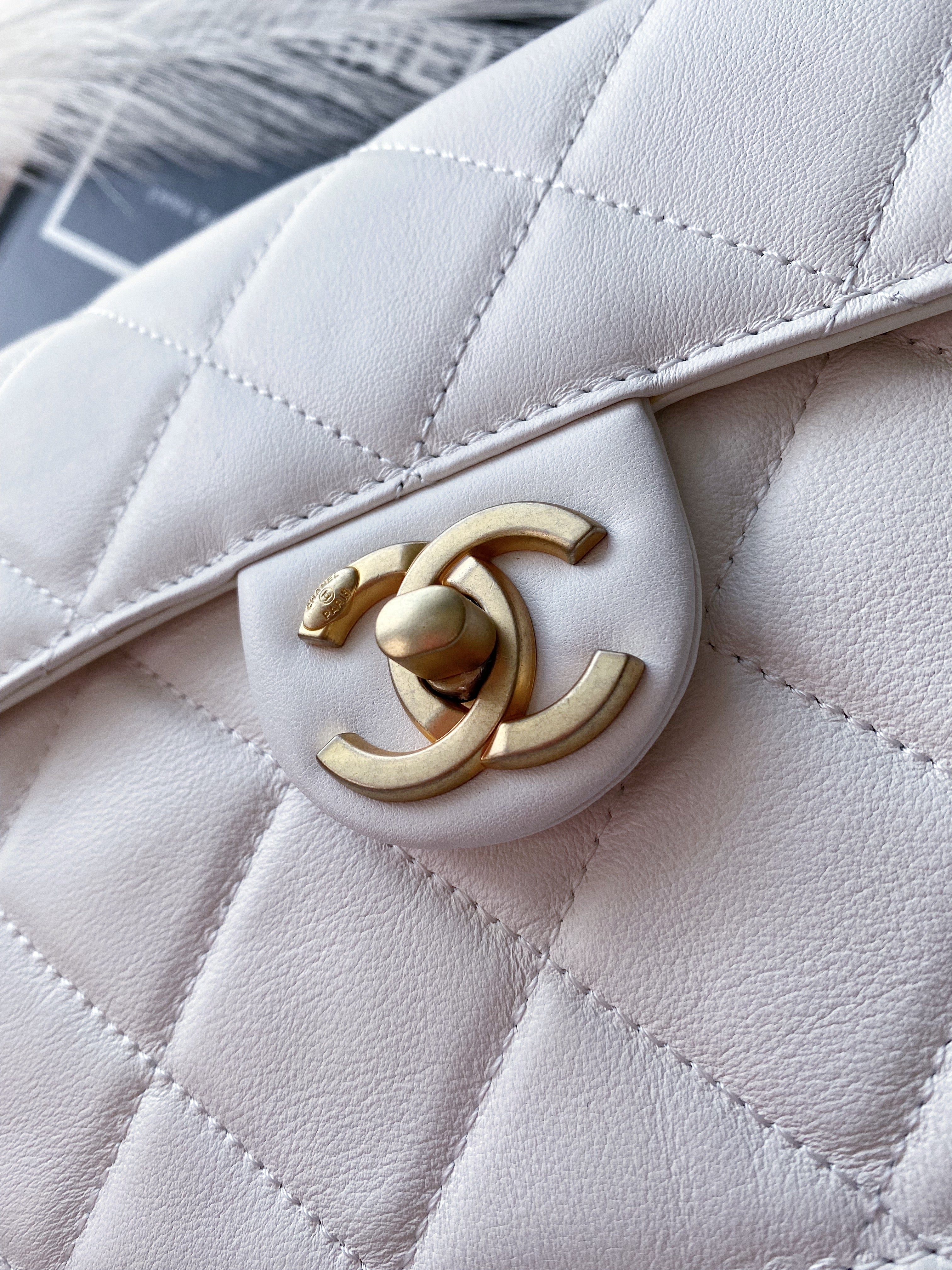TOP CHANEL Messenger Bag Calfskin Mini - White