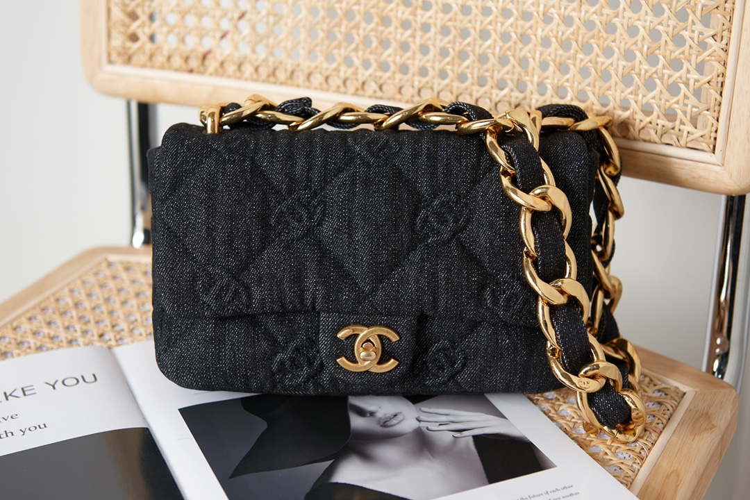 TOP CHANEL Classic CF 24x17x7cm -GHW-Black
