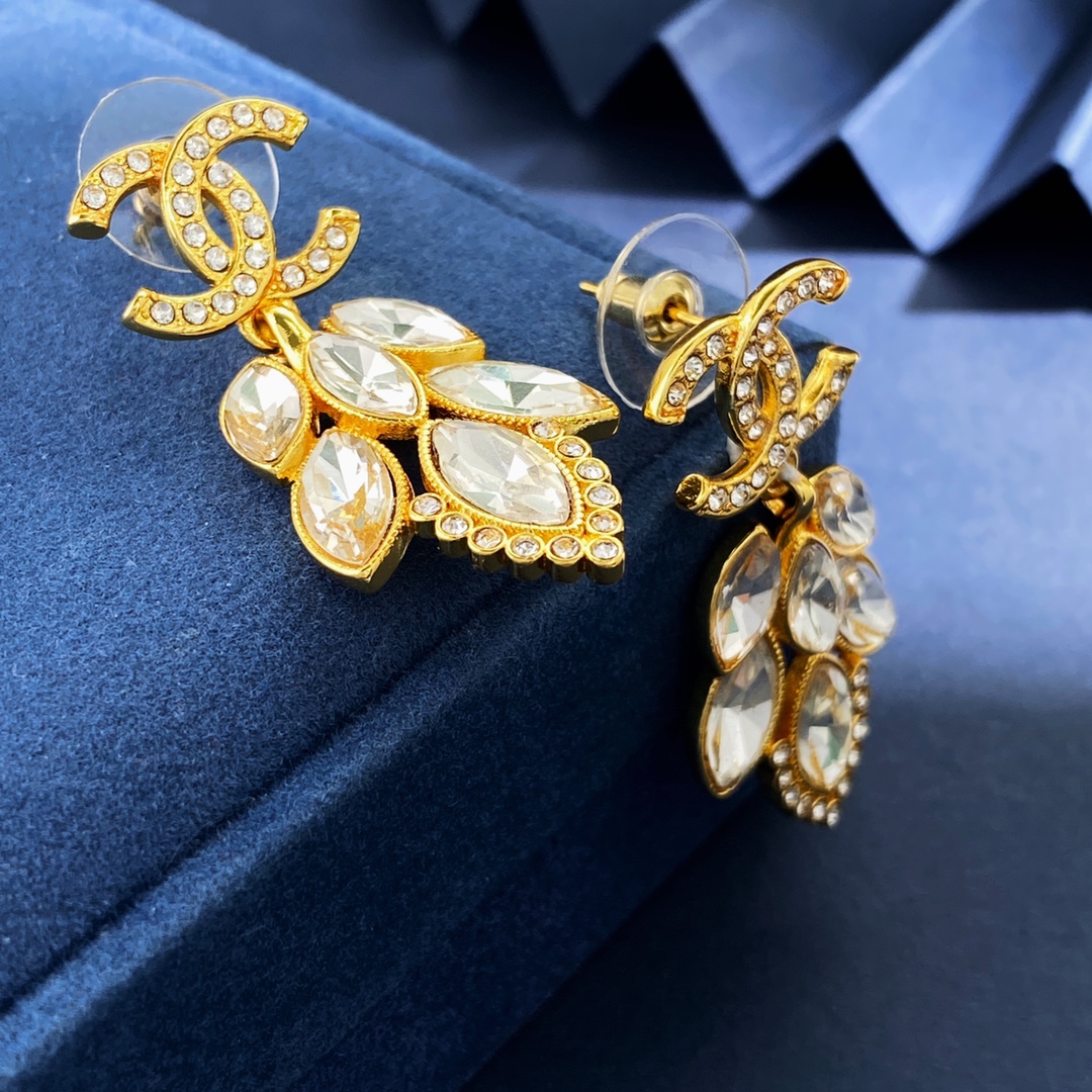 TOP CHANEL Double C Wheat Ear White Diamond Tassel Earrings - Gold