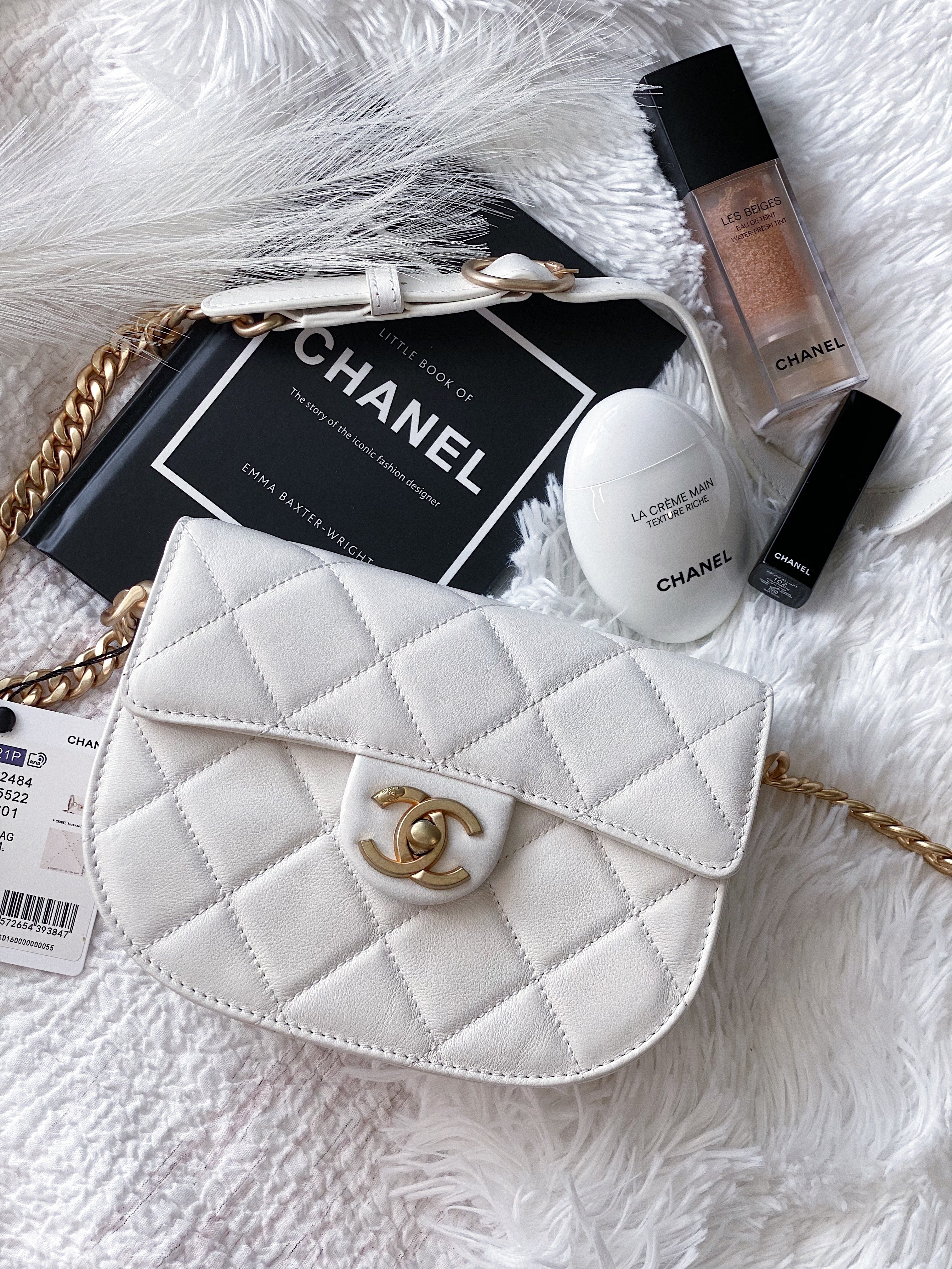 TOP CHANEL Messenger Bag Calfskin Mini - White