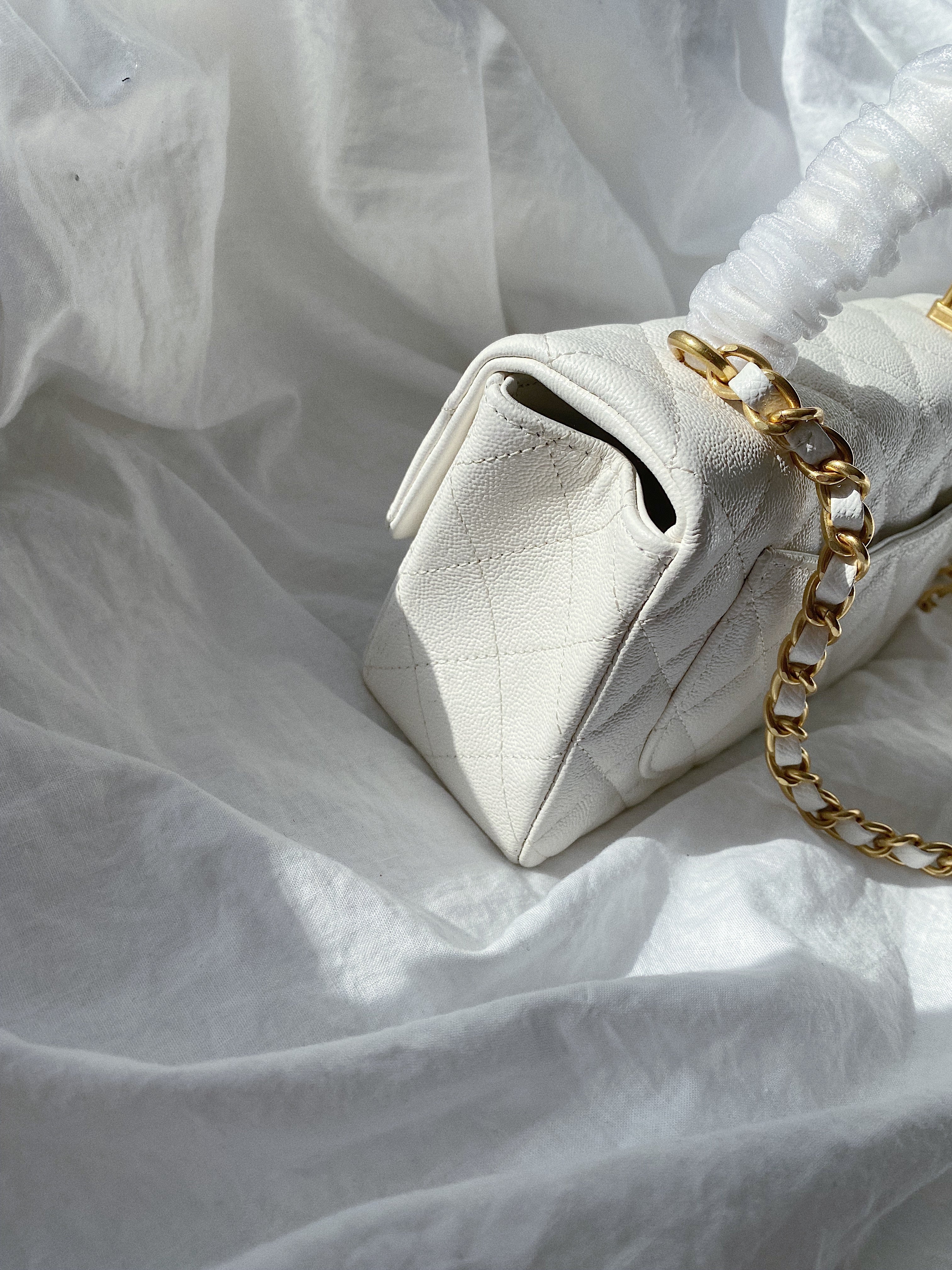 TOP CHANEL Classic Flap Bag with Top Handle Caviar Skin New Mini 20cm - White & GHW