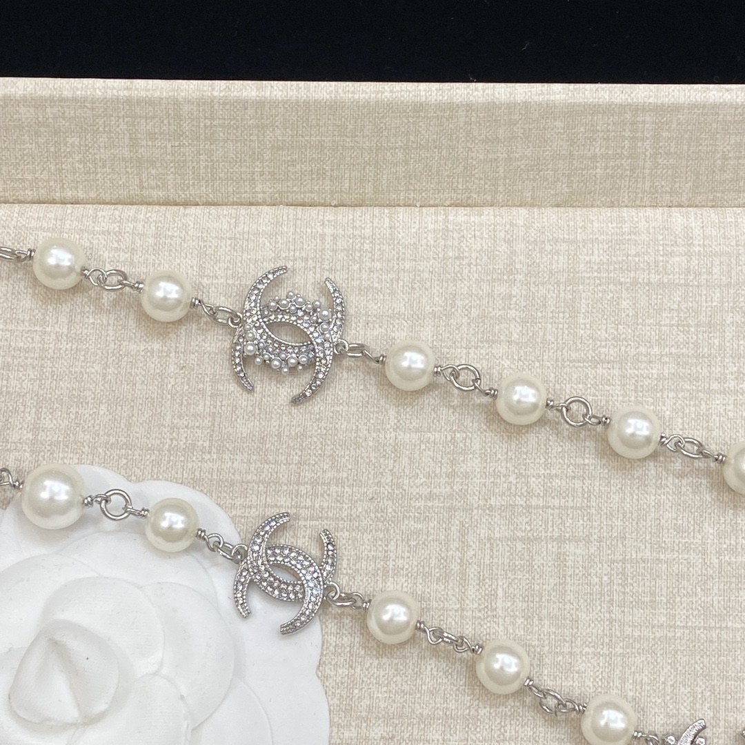 TOP CHANEL Sweater Necklace with Pearls - Silver