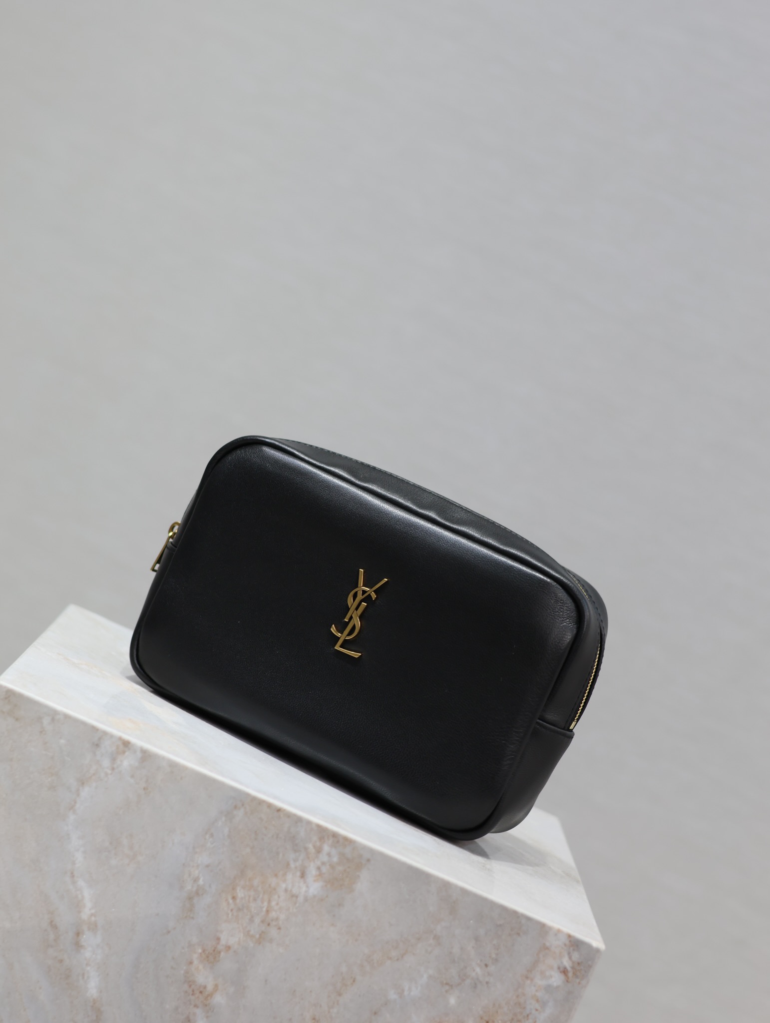 TOP Yves Saint Laurent YSL Le Calypso Cosmetic Bag 21×14×6.5cm - Black
