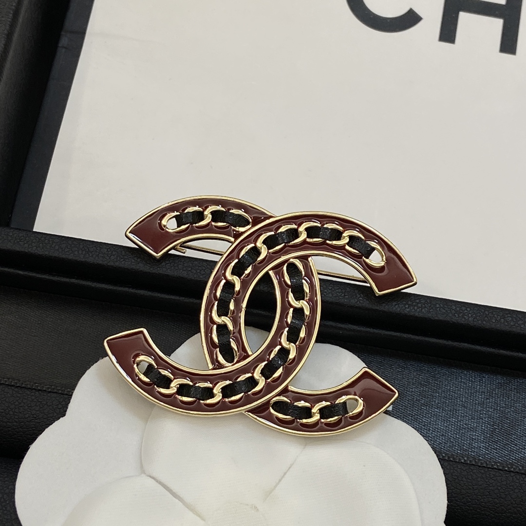 TOP CHANEL Brooch
