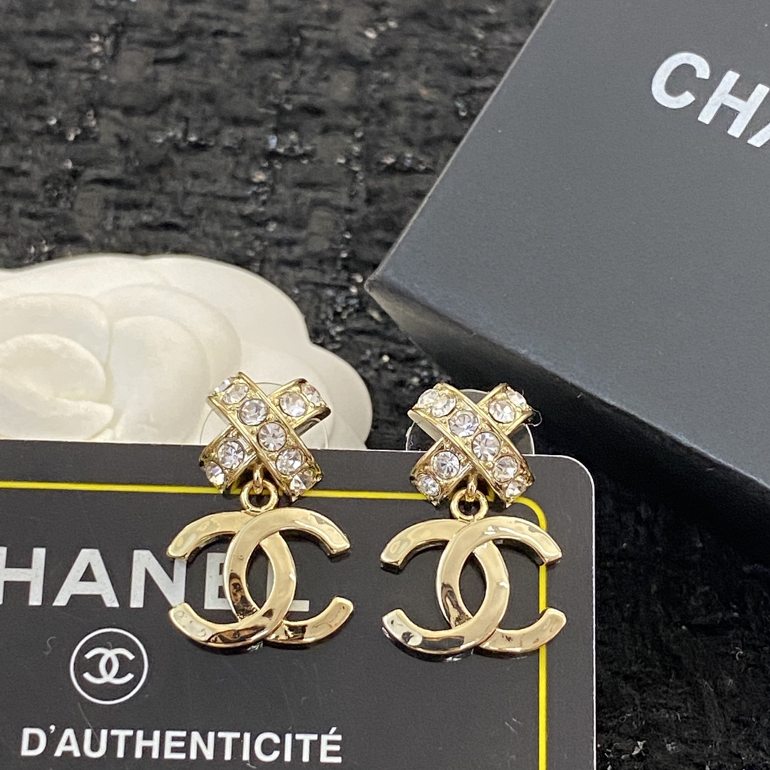 TOP CHANEL Double C Cross Earrings