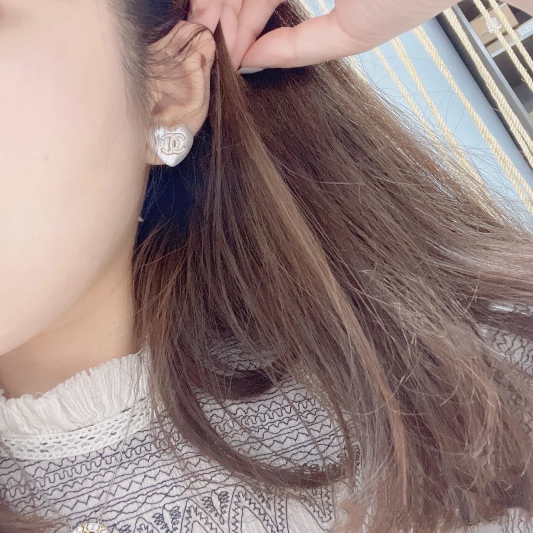 TOP CHANEL Heart Shape Pearl Earrings - Gold&White