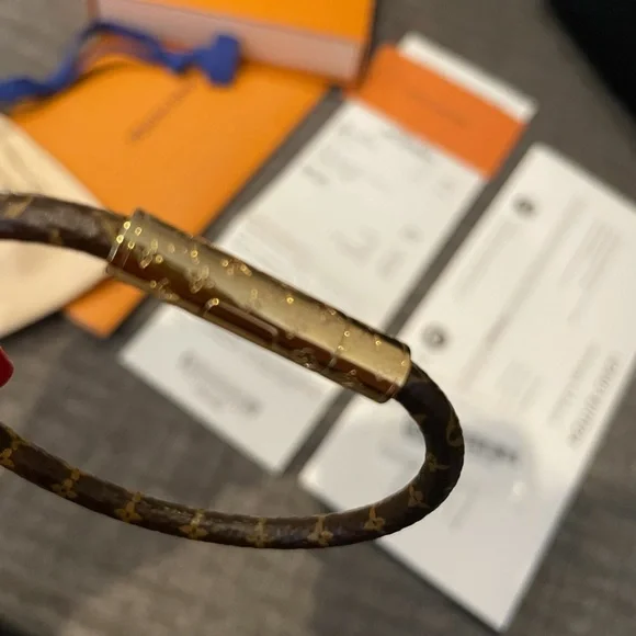 TOP Louis Vuitton LV Monogram Bracelet