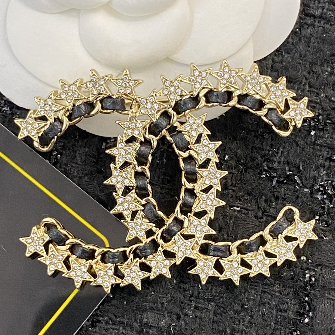 TOP CHANEL Double C Star Lambskin Brooch - Gold